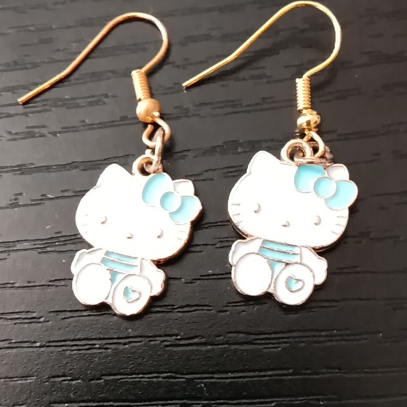 NEW Hello Kitty  Enamel Drop Earrings - Picture 1 of 1